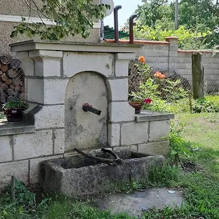 под старата липа Holiday home *