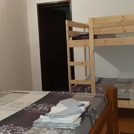 под старата липа