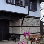 בית נופש под старата липа *