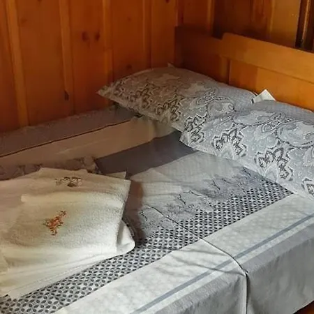 別荘 под старата липа *