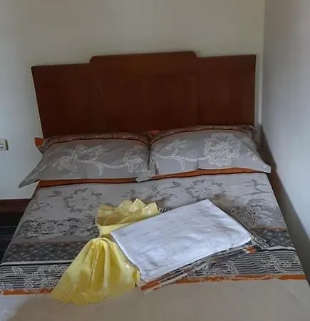 под старата липа Casa de Férias *
