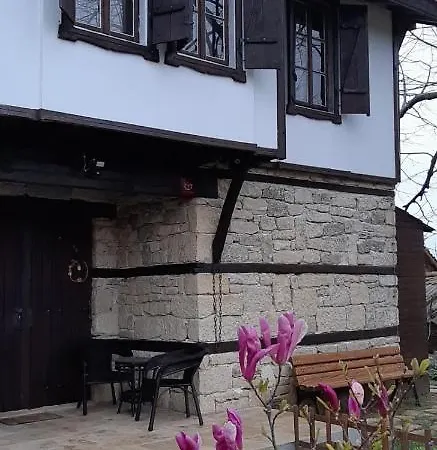 別荘 под старата липа *